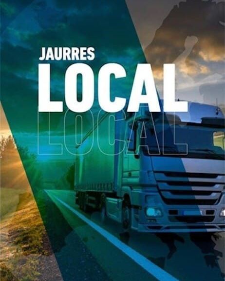 Un camión circula por una carretera con las palabras